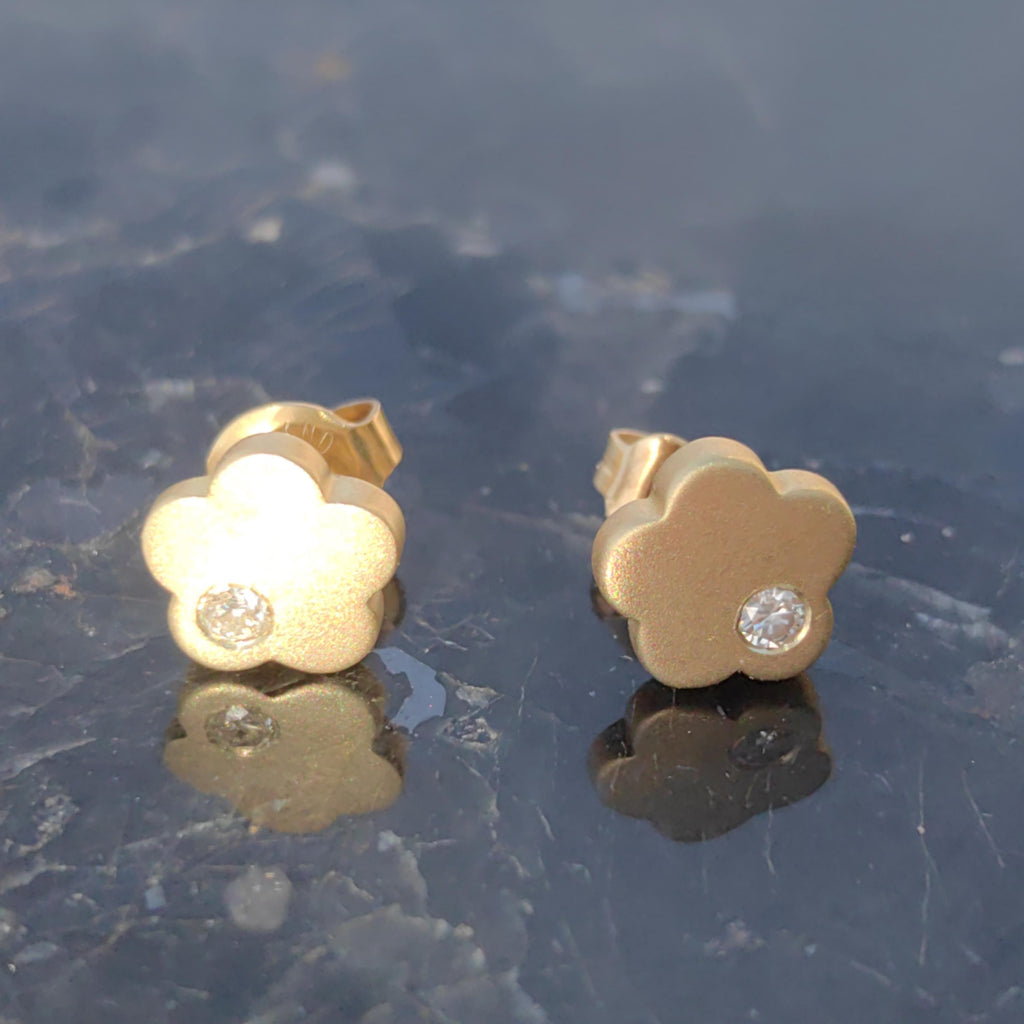 Diamond Flower Stud Earrings: 14k Yellow Gold Vintage Floral