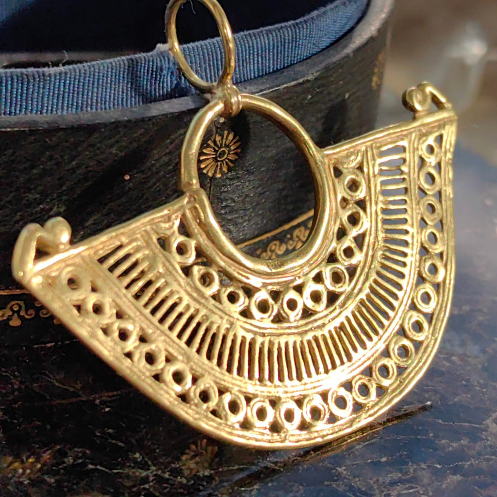 Vintage 18k Yellow Gold Egyptian Style Pendant: Filigree Boho Statement