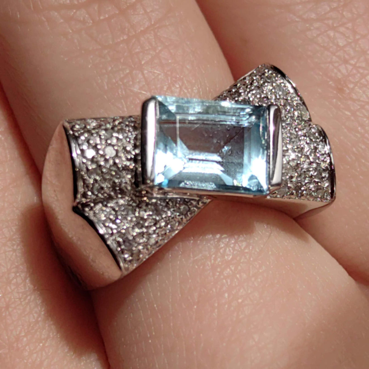 Aquamarine Diamond 18k White Gold Cocktail Ring: Geometric Statement