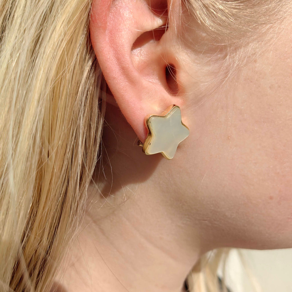 Vintage Mother of Pearl Solid 18k Gold Star Stud Earrings