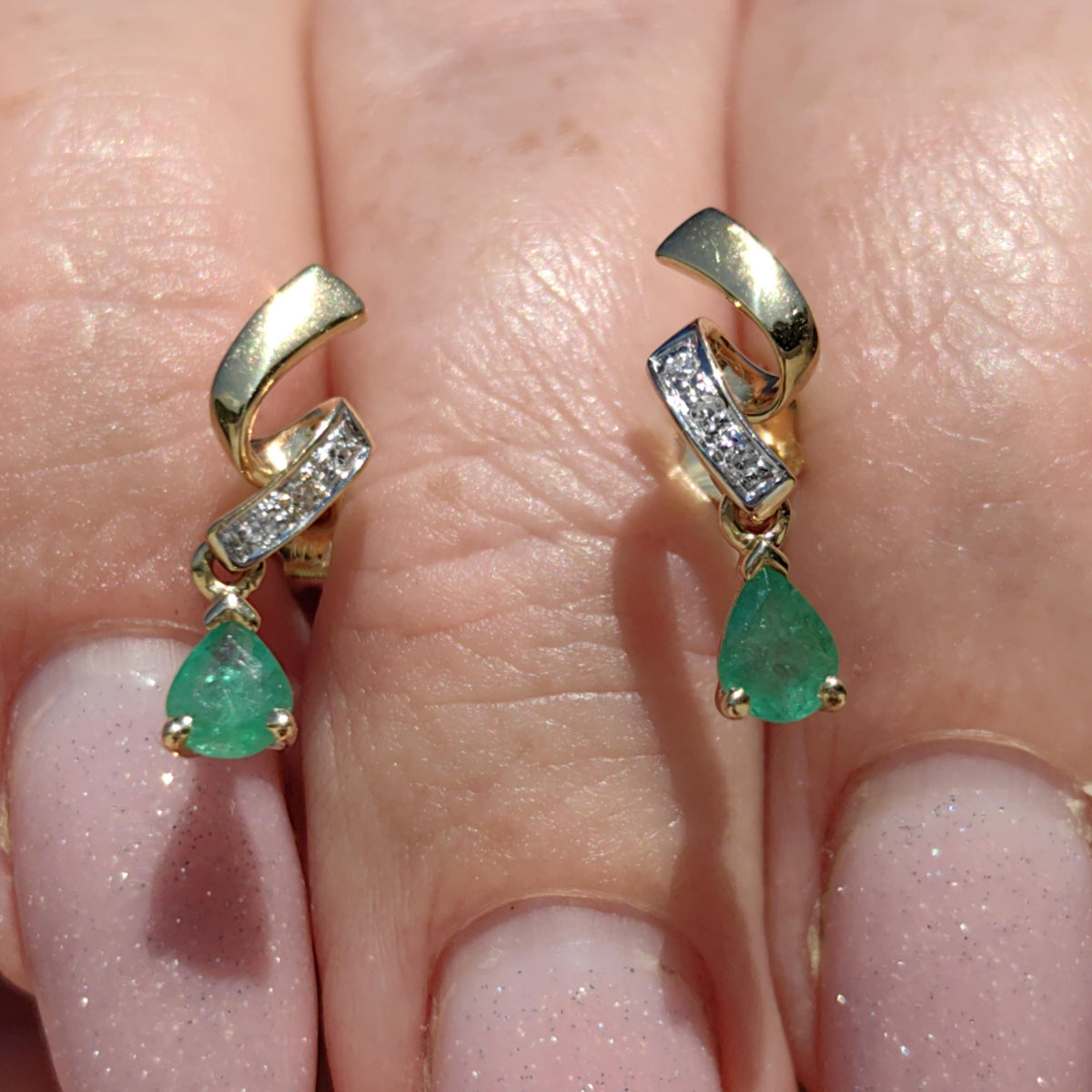 Vintage Emerald Diamond 14k Yellow Gold Dangle Earrings