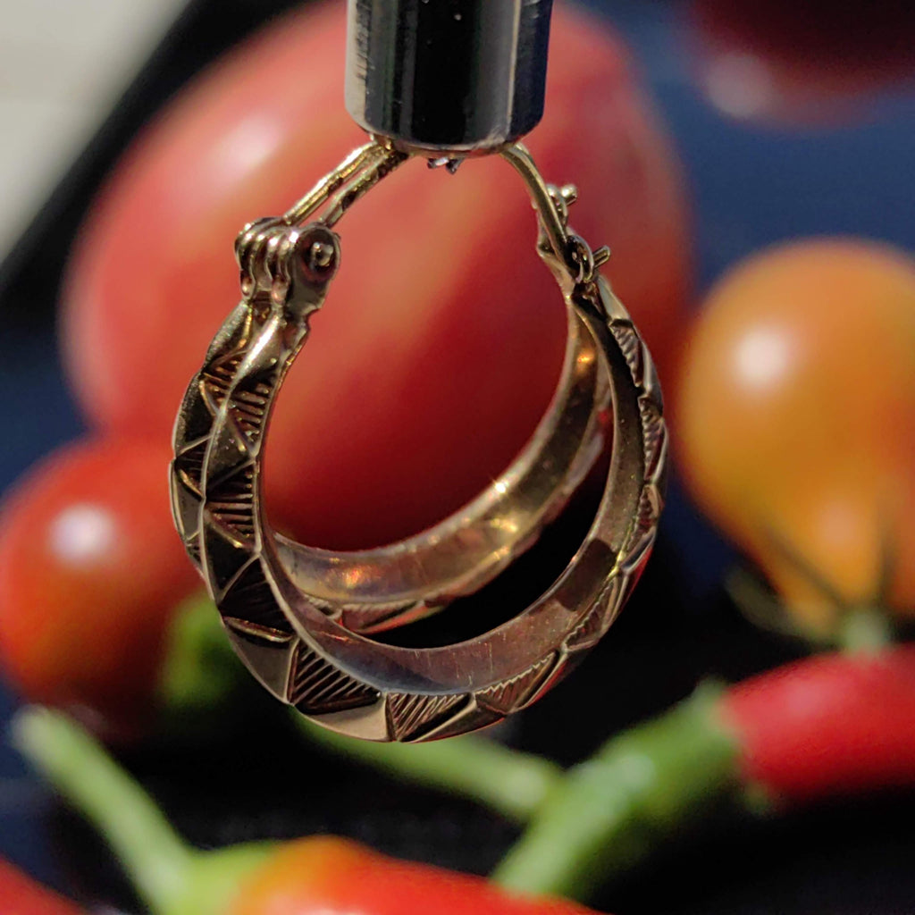 Vintage 14k Yellow Gold Hoop Earrings: Ribbed Puffed Design, 1940s Style
