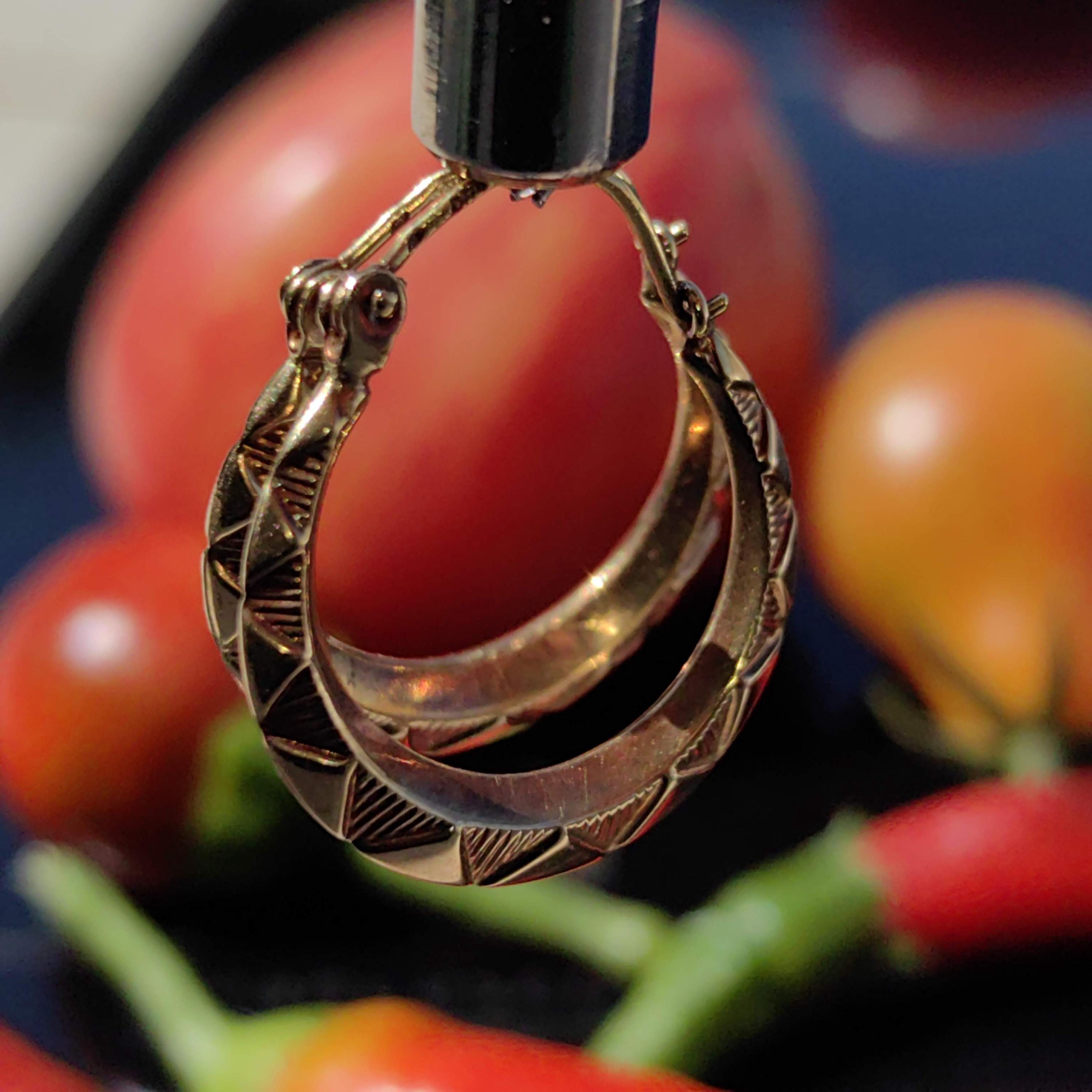 Vintage 14k Yellow Gold Hoop Earrings: Ribbed Puffed Design, 1940s Style