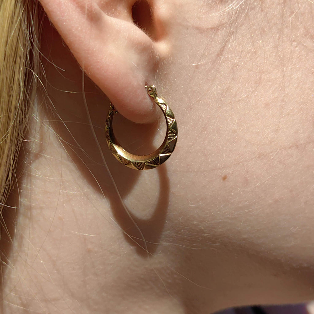 Vintage 14k Yellow Gold Hoop Earrings: Ribbed Puffed Design, 1940s Style
