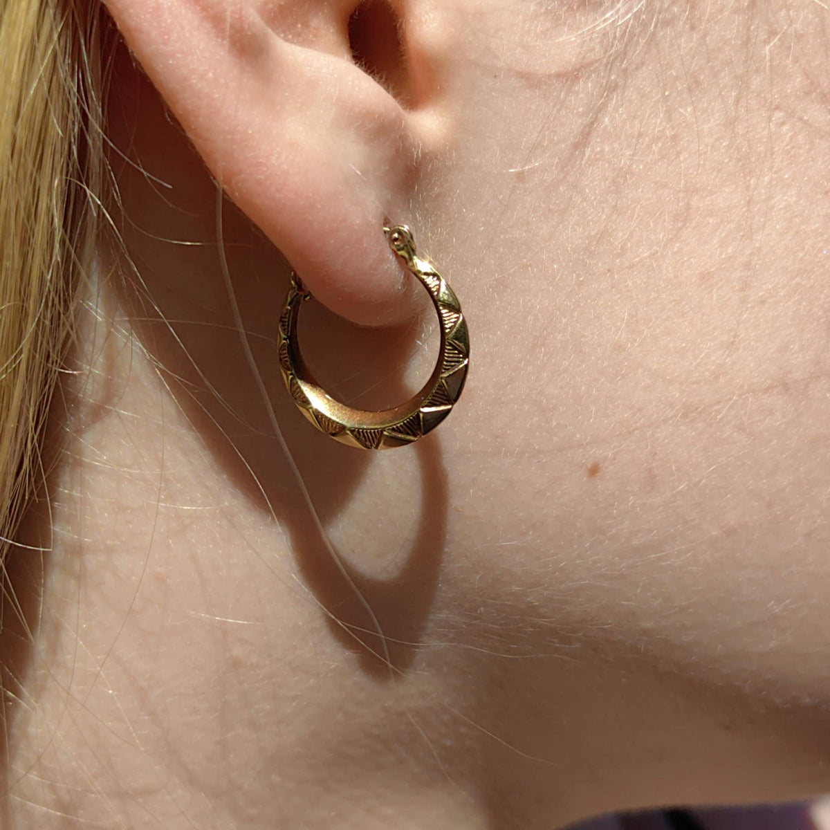 Vintage 14k Yellow Gold Hoop Earrings: Ribbed Puffed Design, 1940s Style