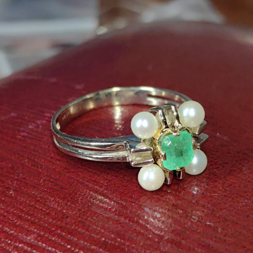 Vintage Emerald Pearl Ring: 18k Yellow Gold Geometric Design