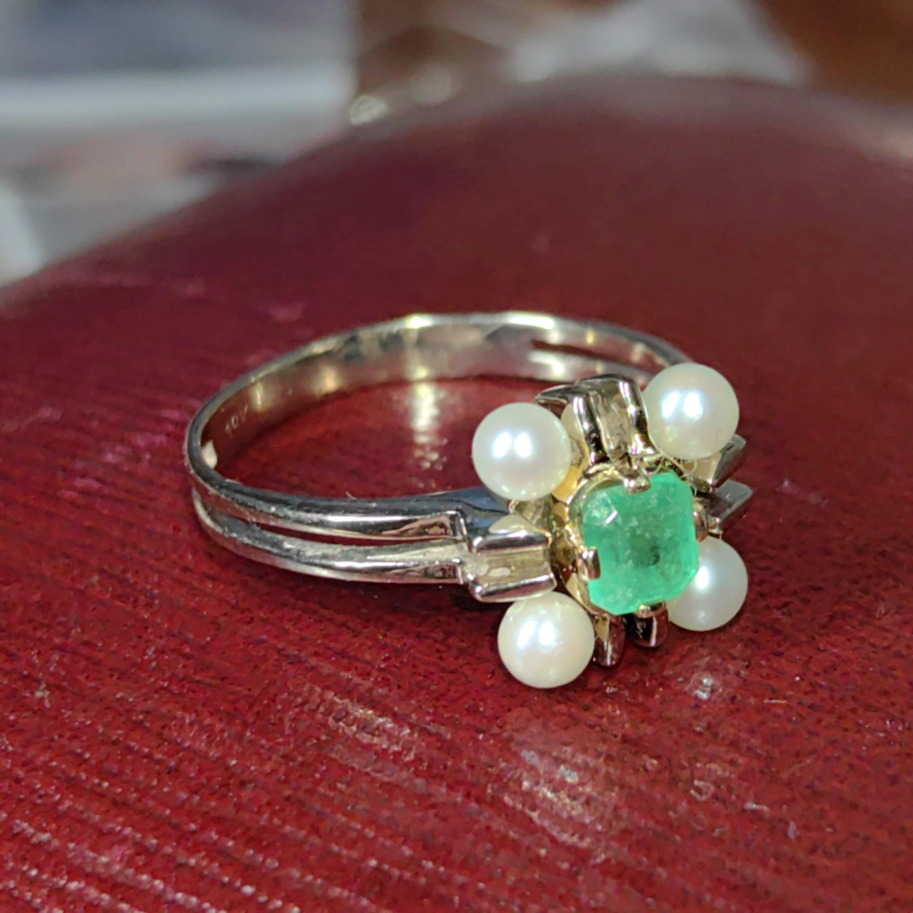 Vintage Emerald Pearl Ring: 18k Yellow Gold Geometric Design