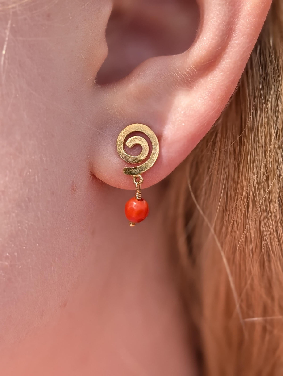 Vintage 1970s Hallmarked 18k Yellow Gold Coral Swirl Dangle Earrings, Mediterranean Playful Design, Faceted Red Coral Gift for Her