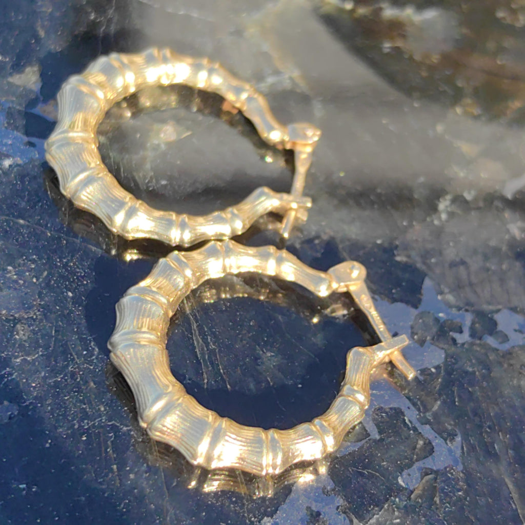 14k Yellow Gold Hoop Earrings: 1980s Vintage Ribbed Horn Design