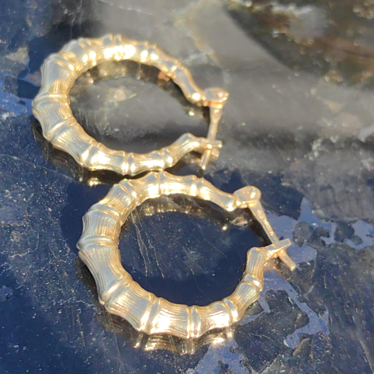 14k Yellow Gold Hoop Earrings: 1980s Vintage Ribbed Horn Design