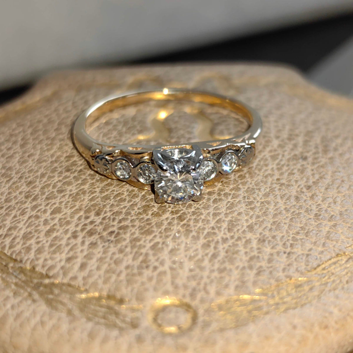 Vintage Antique 0.41 ct. Diamond Solid Yellow Gold Band Ring Engagement Ring