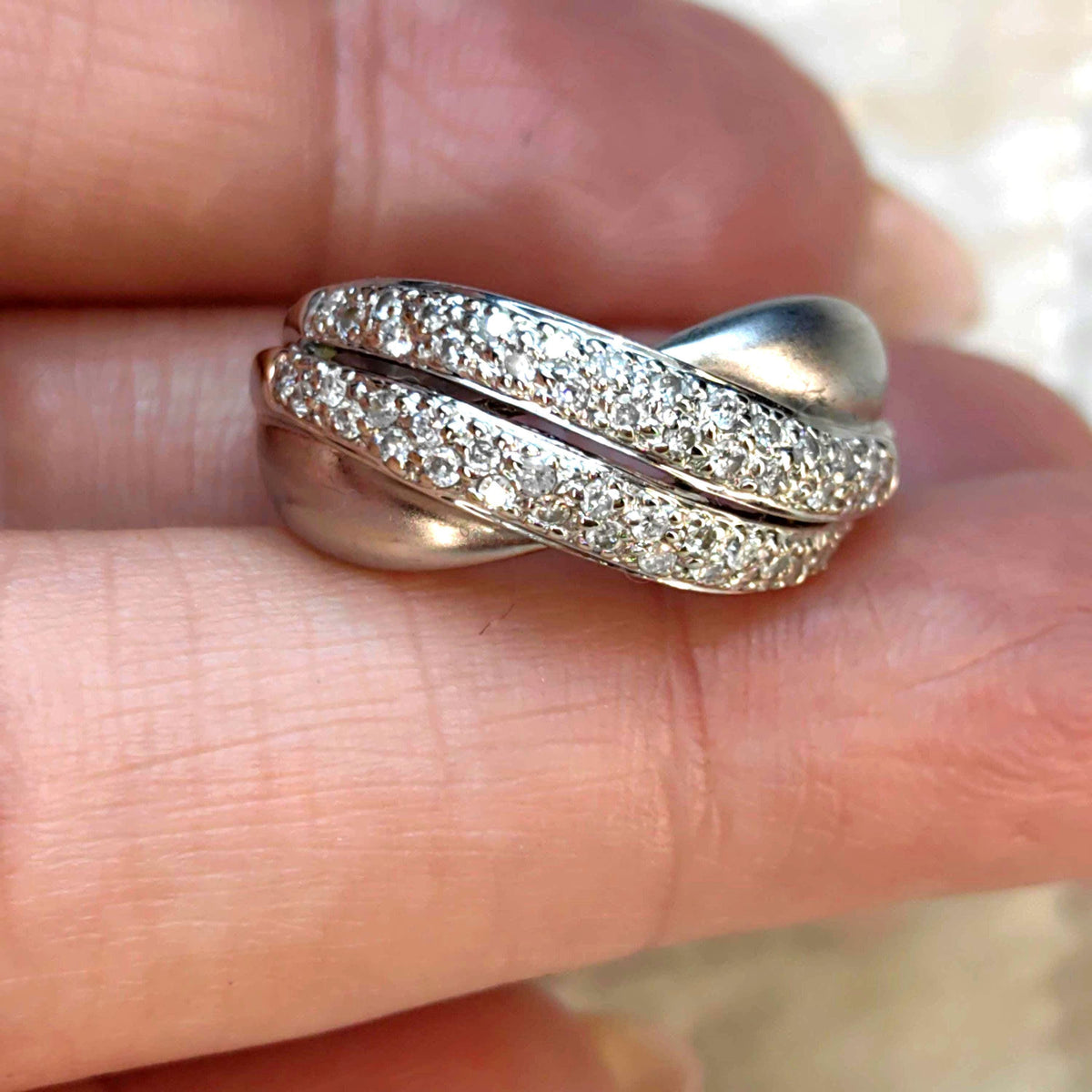 Twisted Natural Sparkle Diamond 18k Solid White Gold Pavé Curved Elegant Band Brushed Finish White Gold Engagement Wedding Ring