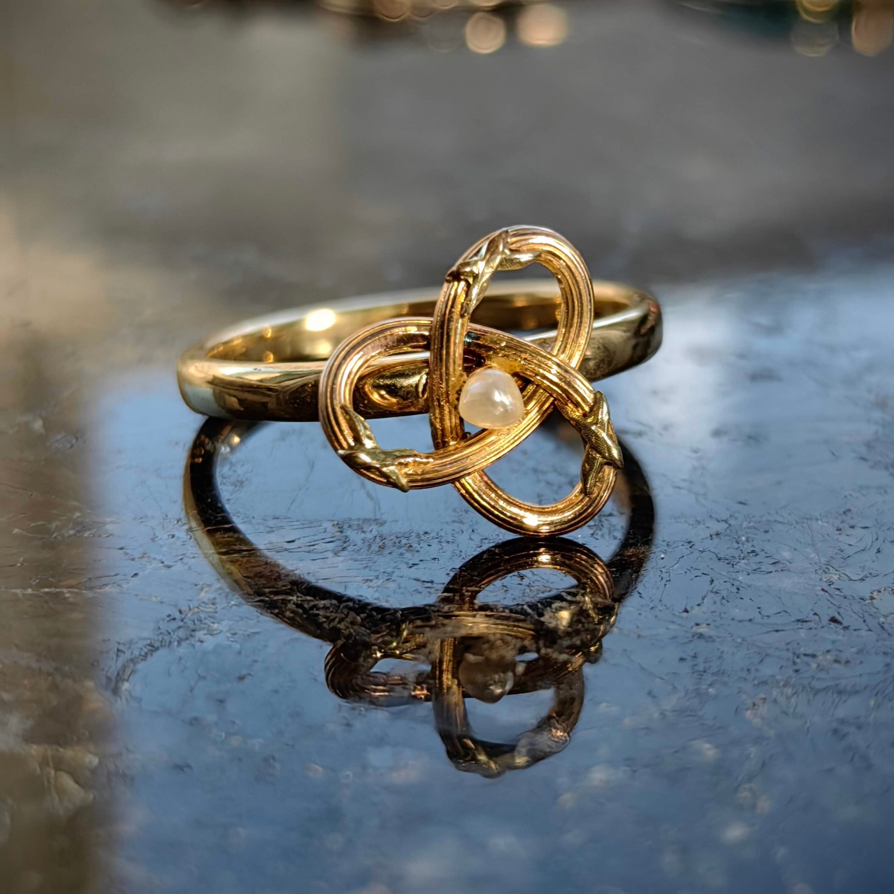 Antique Art Nouveau Vintage Pearl 14K Yellow Solid Gold Dainty Infinity Ring