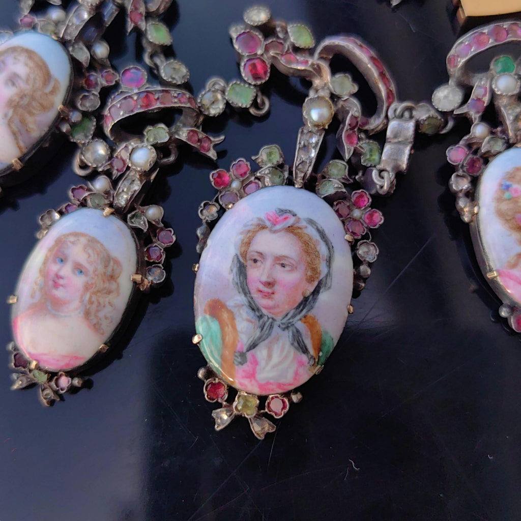 18th C. French Aristocratic Miniature Necklace: Almadin Garnet, Peridot & Pearl
