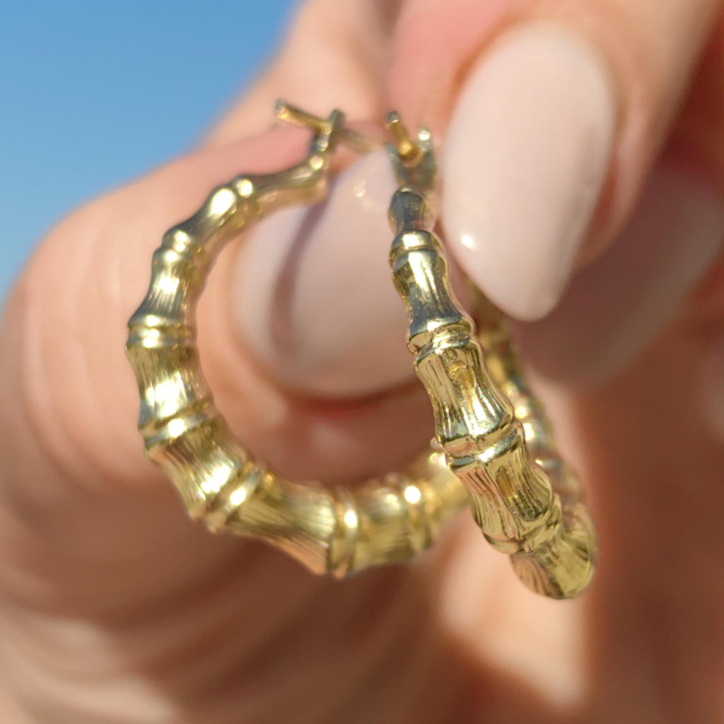 14k Yellow Gold Hoop Earrings: 1980s Vintage Ribbed Horn Design