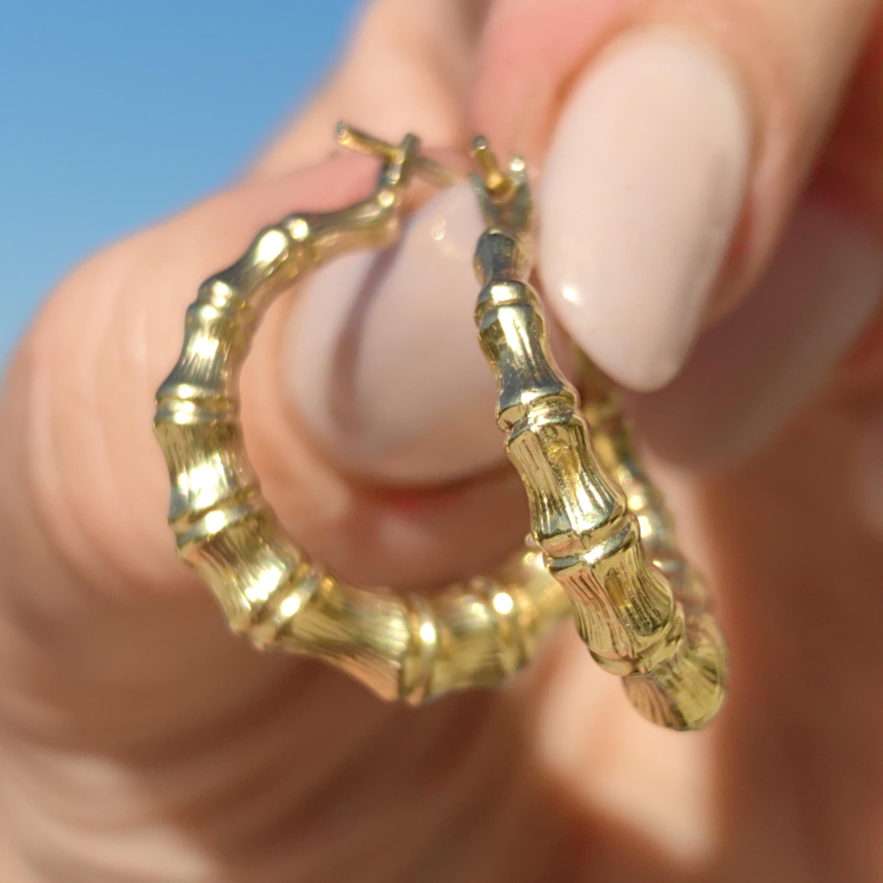 14k Yellow Gold Hoop Earrings: 1980s Vintage Ribbed Horn Design