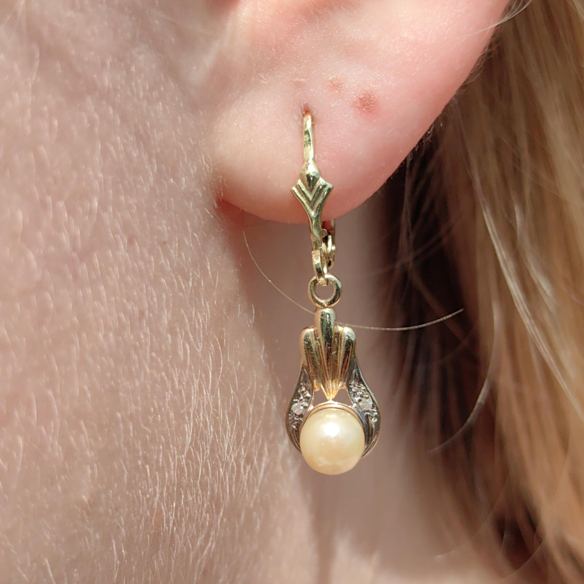 Vintage 14K Yellow Gold Dangle Earrings: Diamond & Cultured Pearl