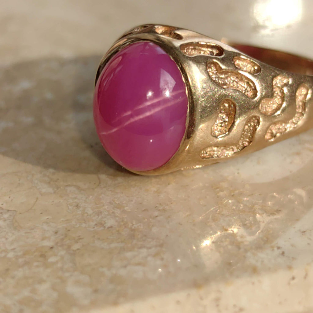 Vintage 10k Gold Star Ruby Ring: Panther Pattern, Size 8.5