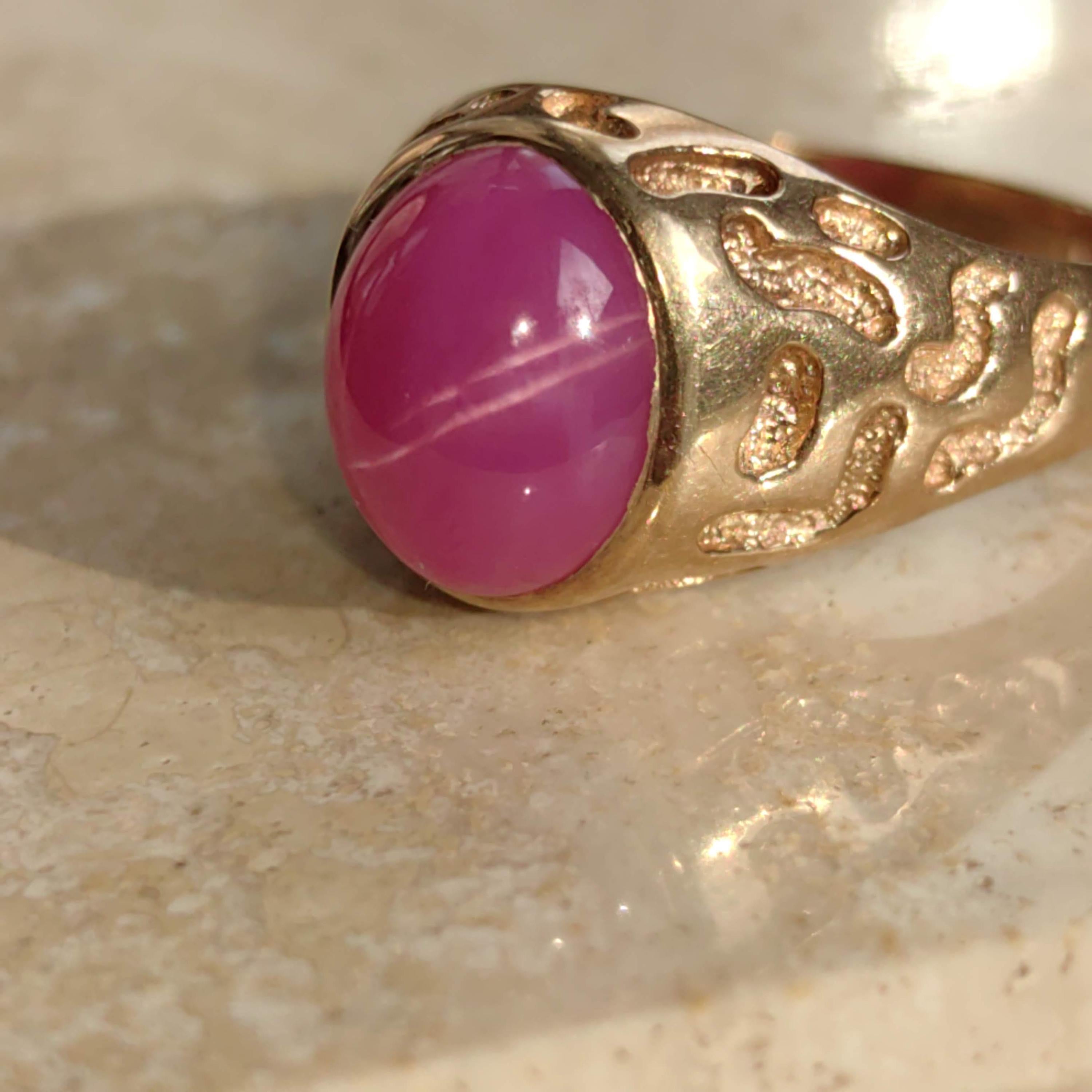 Vintage 10k Gold Star Ruby Ring: Panther Pattern, Size 8.5