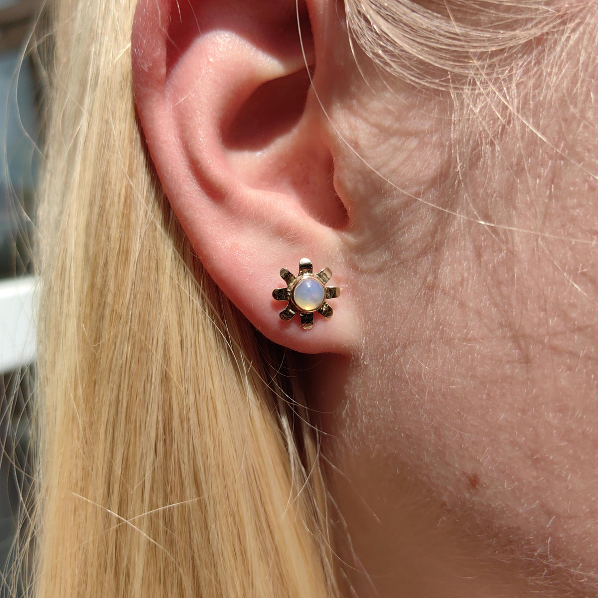 Vintage 14k Gold Opal Flower Stud Earrings: Art Nouveau Floral Design
