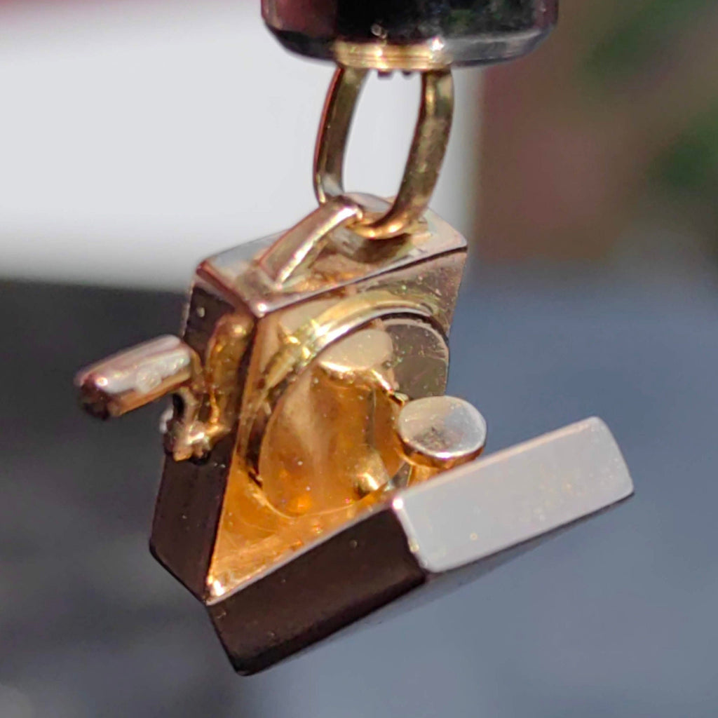 Vintage 18k Gold Gramophone Pendant: Antique Turntable Charm