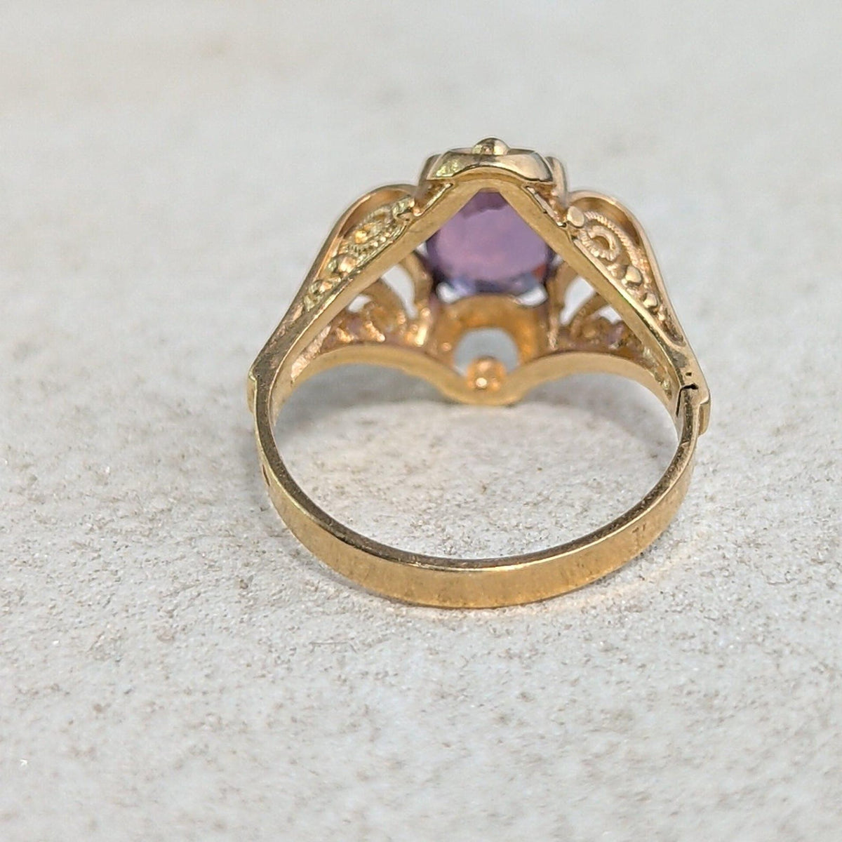 1940s 14k gold purple sapphire floral ring