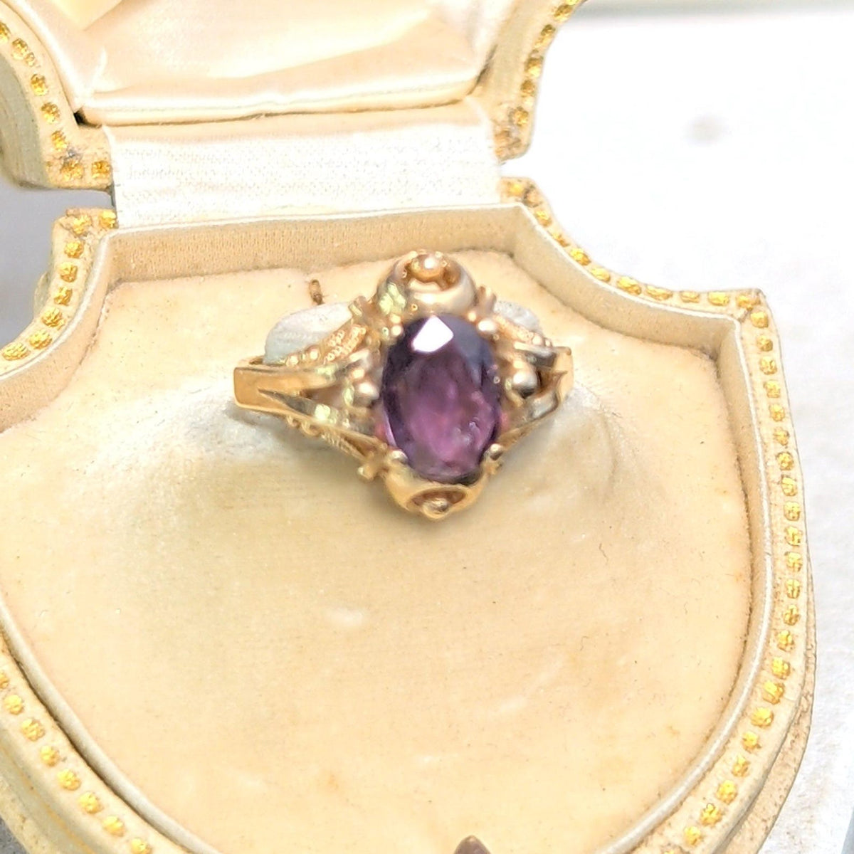 1940s 14k gold purple sapphire floral ring