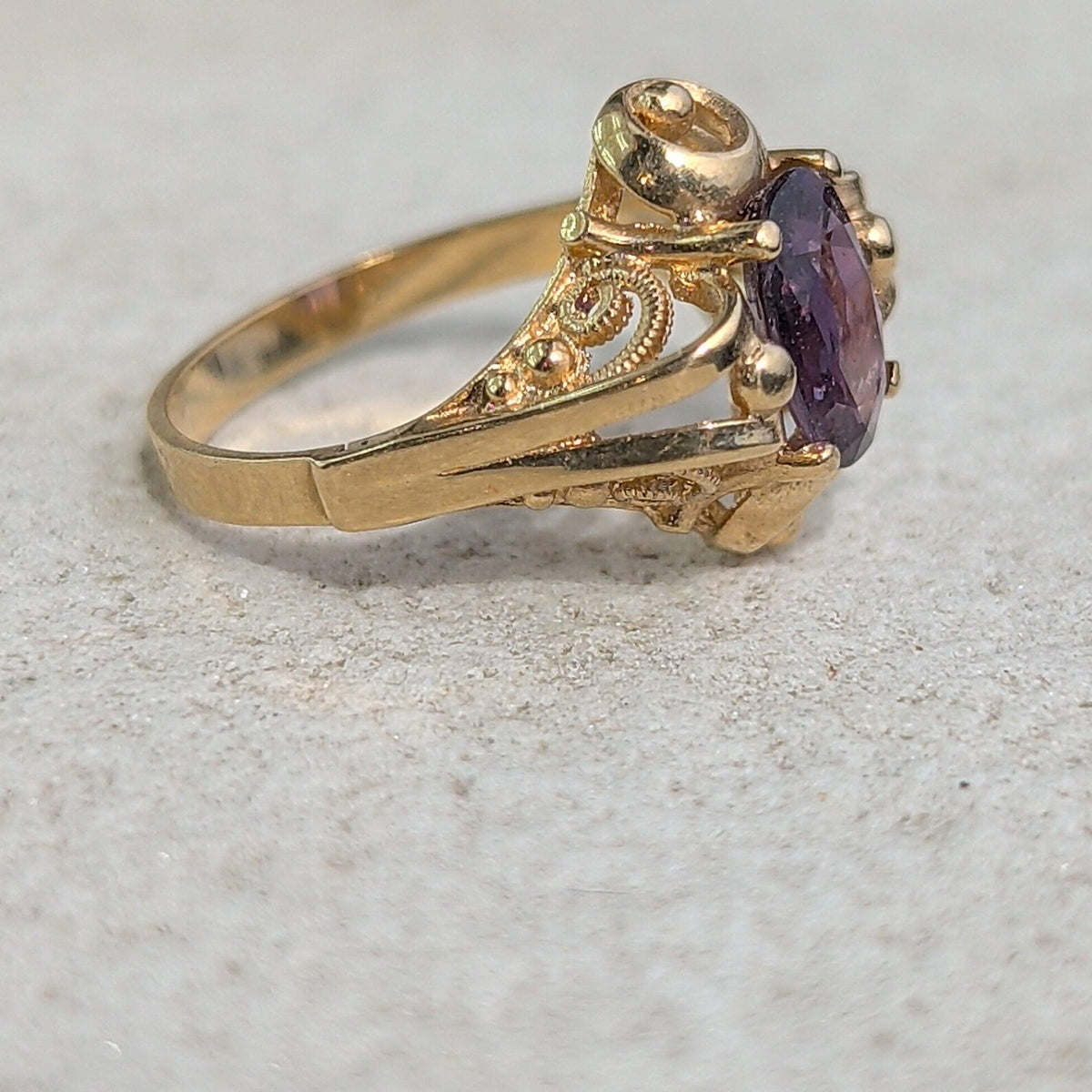 1940s 14k gold purple sapphire floral ring