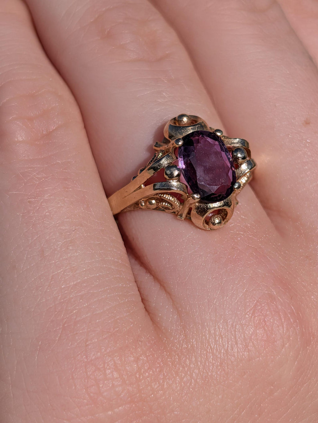 1940s 14k gold purple sapphire floral ring