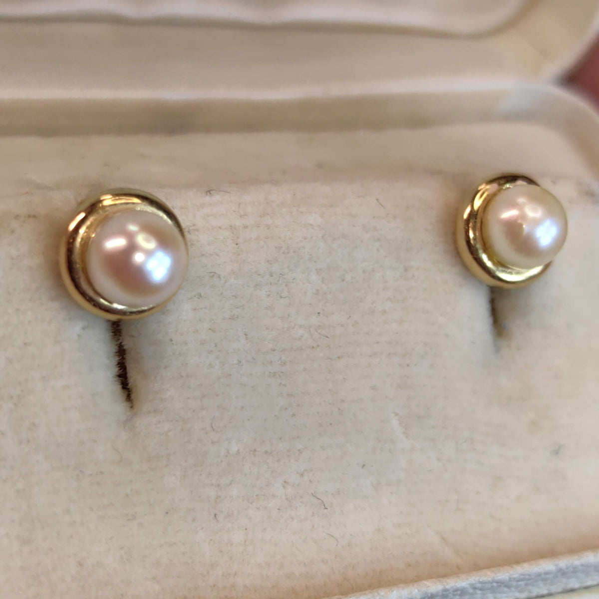 Natural Pearl Yellow Gold Earrings, Dainty Elegant Stud Vintage Antique Retro Dainty Earrings Gift for Her Present