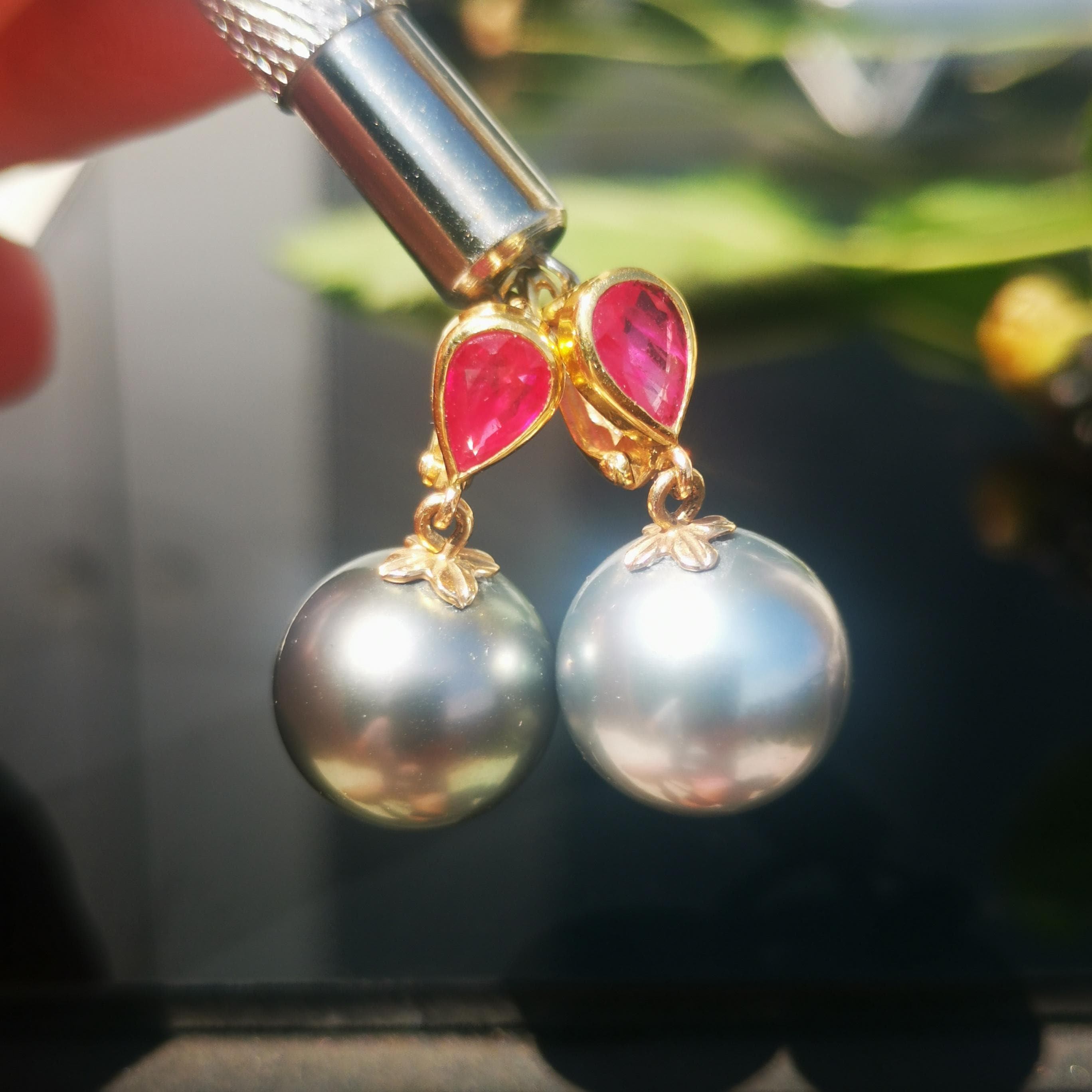 Vintage 1930s Art Deco 14k Gold Ruby Tahitian Pearl Dangle Earrings