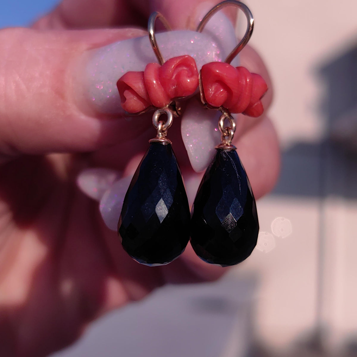 Art Deco Coral Flower Earrings: 14k Gold Onyx Dangle, 1940s Vintage