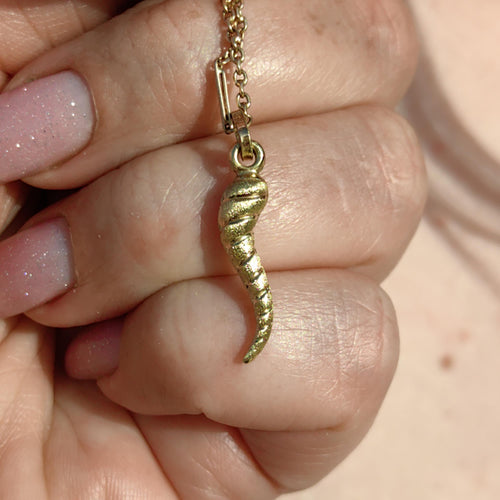 14k Solid Hallmarked Yellow Gold Twisted Curved Horn Necklace Pendant - Vintage 1970s Bracelet Charm Elegant dainty Gift for Her Present