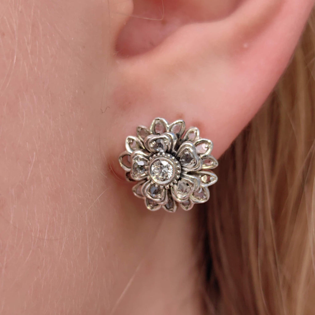 Art Deco 18k Gold Diamond Floral Stud Earrings: 0.68 ct, 1940s Vintage