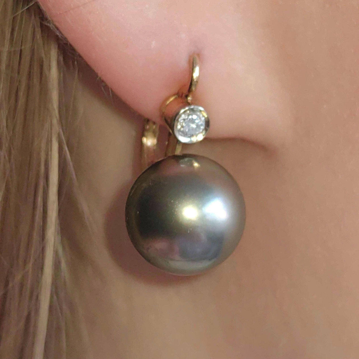 Vintage Art Deco Tahitian Pearl Diamond 18k Gold Earrings