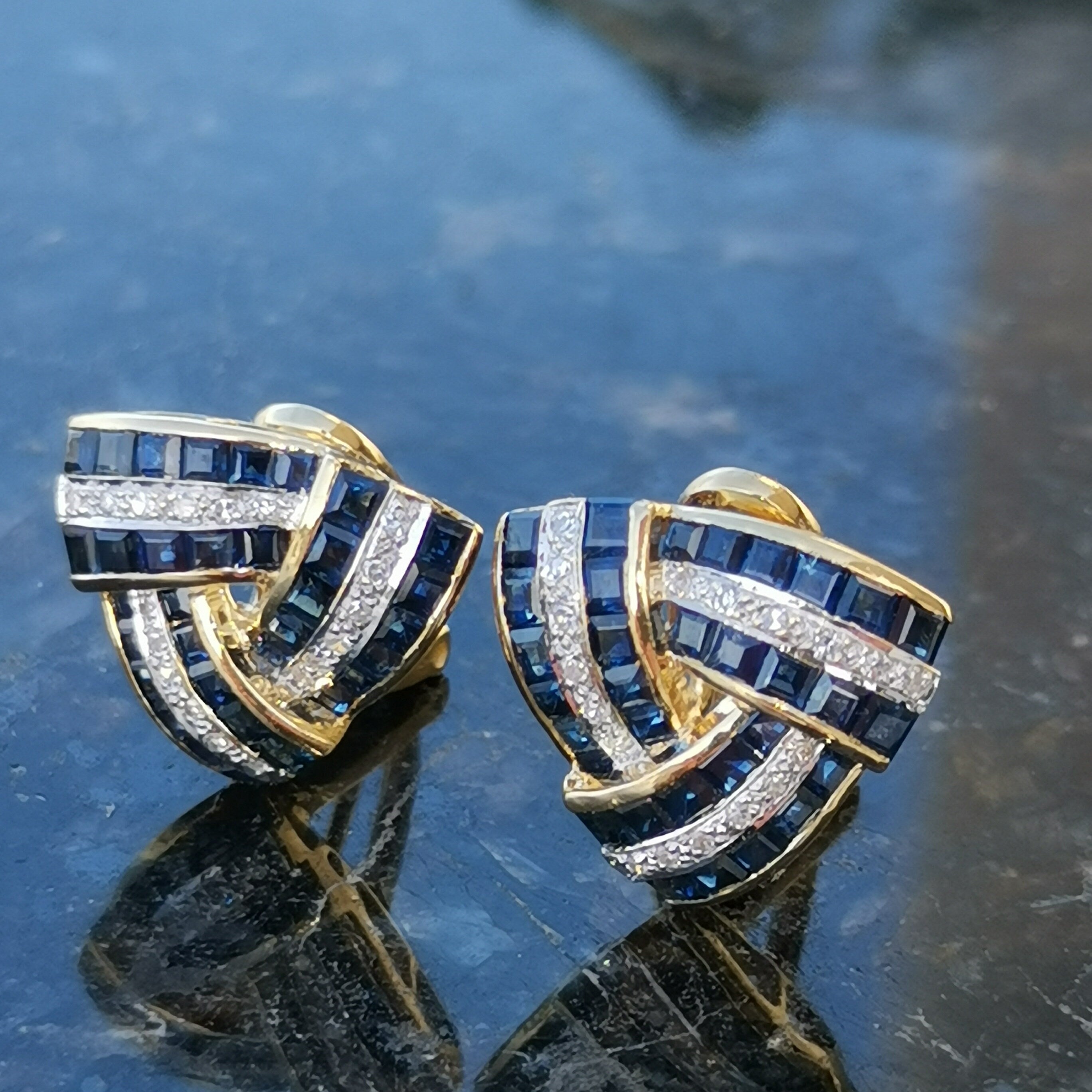 Vintage Sapphire and Diamond 18K Solid Yellow Gold Statement Geometric Triangle  Pyramid Stud Earrings