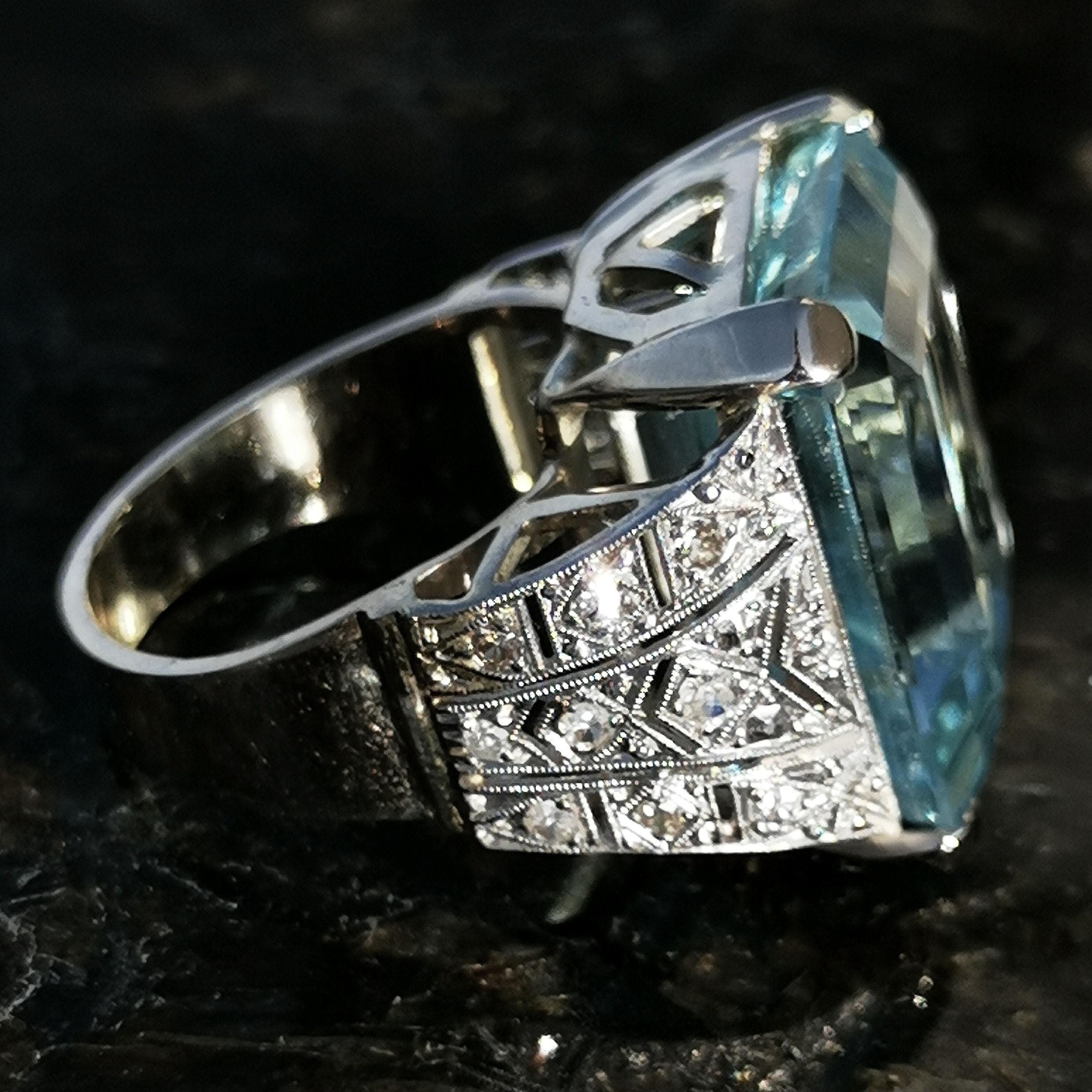 Antique Art Deco Aquamarine Diamond Ring: 18k Gold & Platinum
