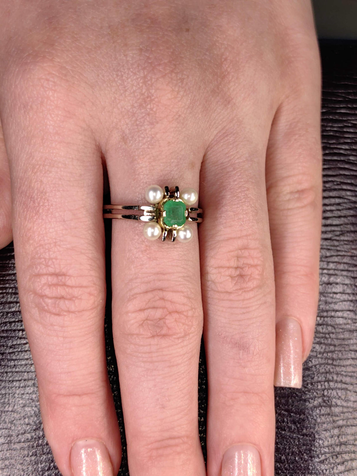 Vintage Emerald Pearl Ring: 18k Yellow Gold Geometric Design