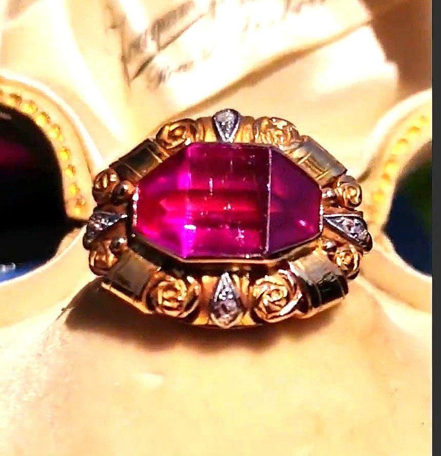 Art Deco 18k Yellow Gold Ring: Vintage Lab Grown Ruby and Diamond