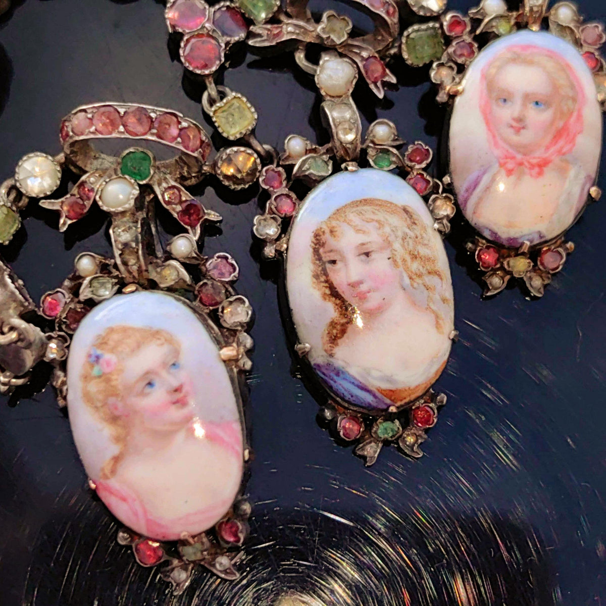 18th C. French Aristocratic Miniature Necklace: Almadin Garnet, Peridot & Pearl