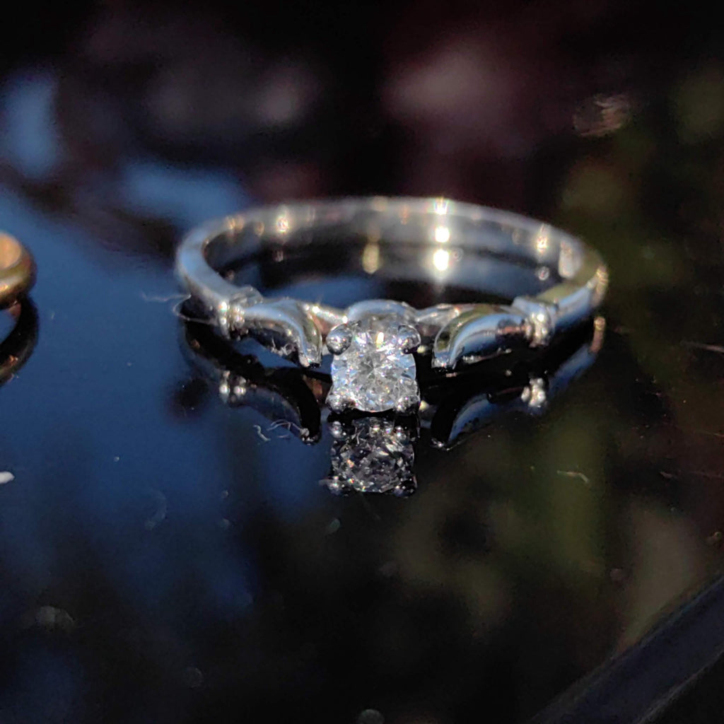 Vintage 0.15 ct. Diamond Solid 14k White Gold Hallmarked Engagement Wedding Solitaire Ring