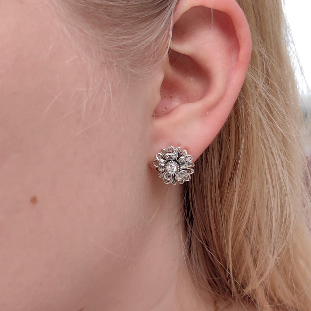 Art Deco 18k Gold Diamond Floral Stud Earrings: 0.68 ct, 1940s Vintage