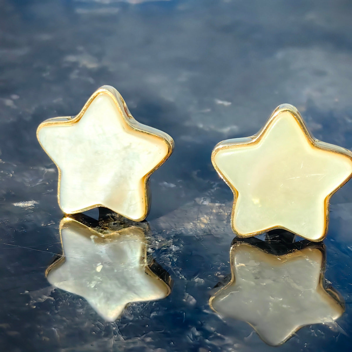 Vintage Mother of Pearl Solid 18k Gold Star Stud Earrings
