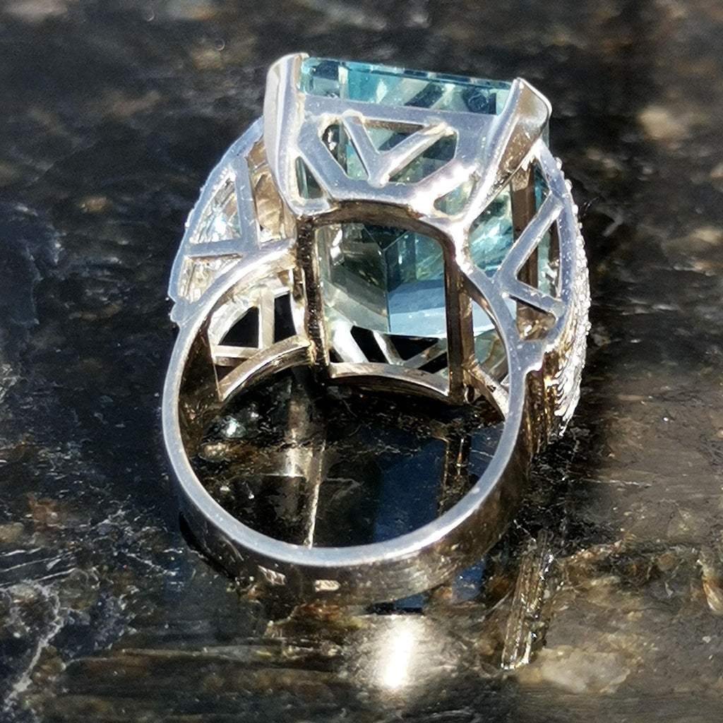 Antique Art Deco Aquamarine Diamond Ring: 18k Gold & Platinum