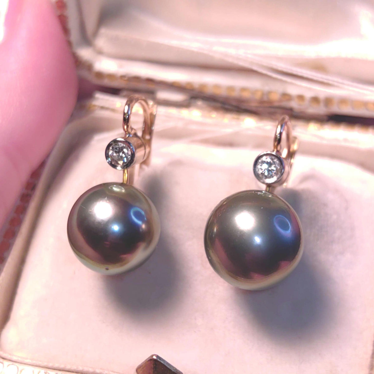 Vintage Art Deco Tahitian Pearl Diamond 18k Gold Earrings
