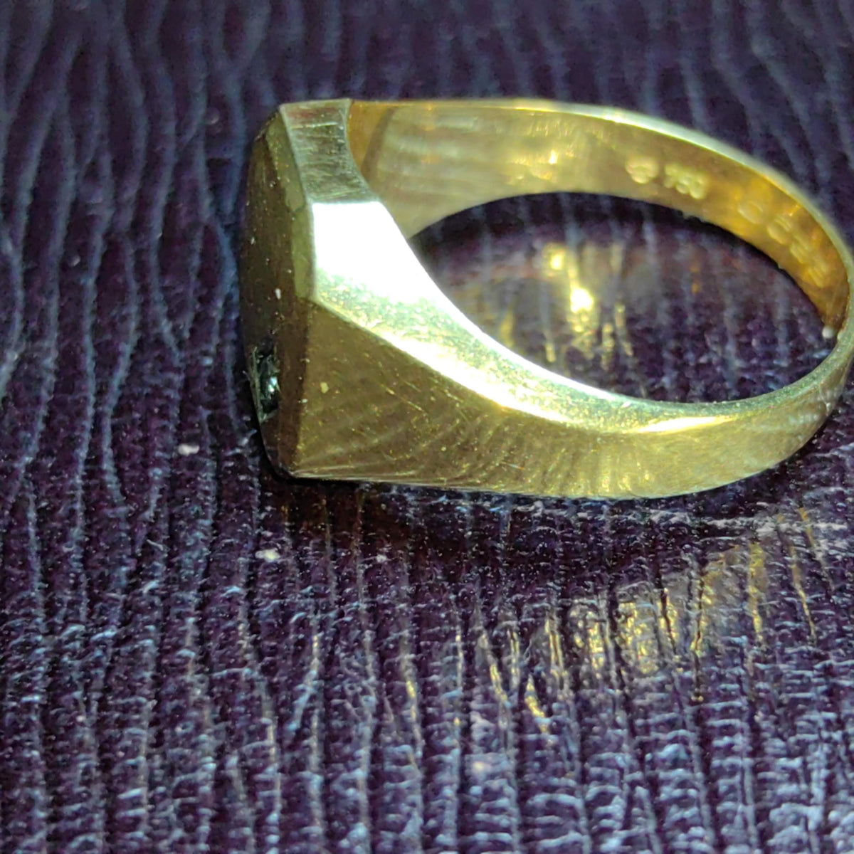 Diamond 18k Yellow Gold Ring: Minimalist Vintage Square Statement