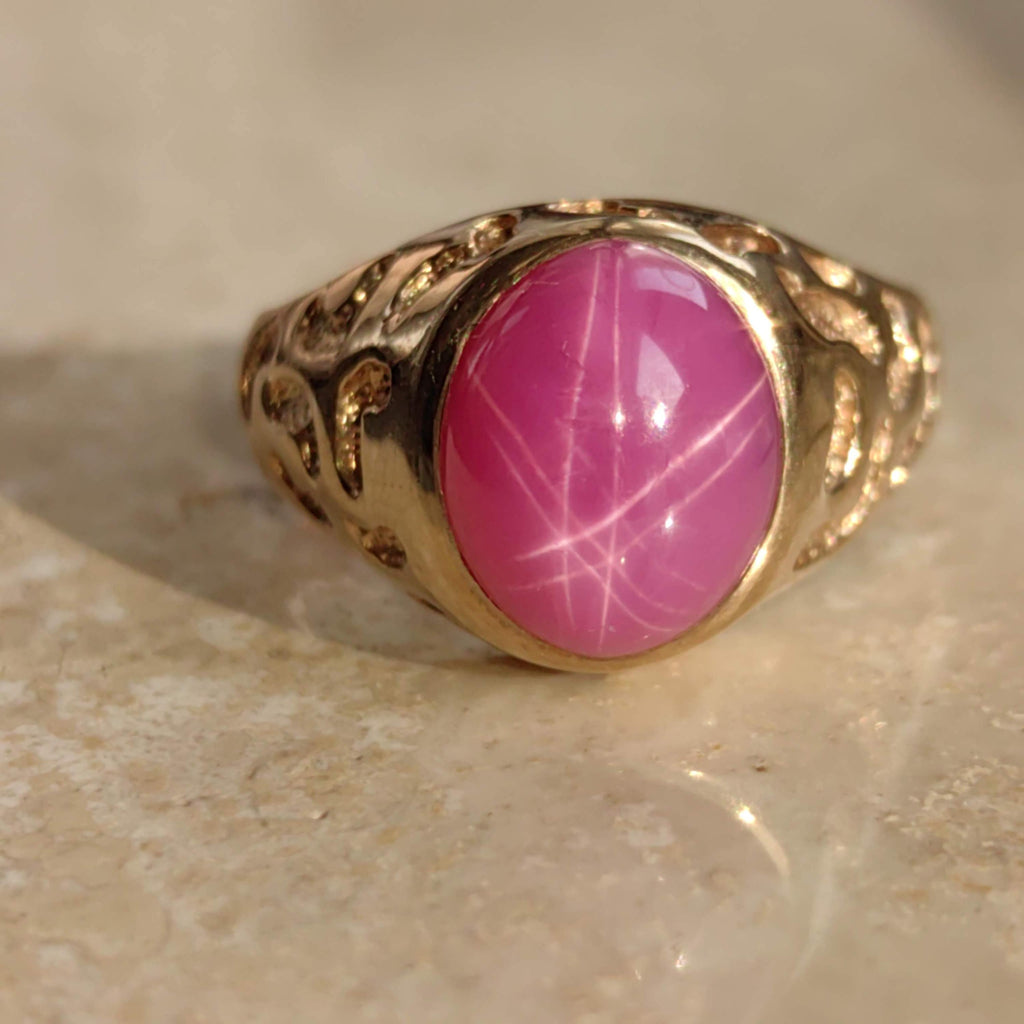Vintage 10k Gold Star Ruby Ring: Panther Pattern, Size 8.5