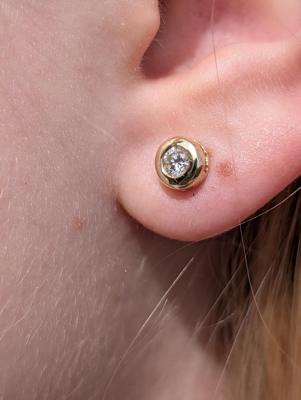 1980s Vintage Diamond Stud Earrings 14k 585 Yellow Gold, Bezel Set Solitaire Brilliant Cut push Back Gift for Her