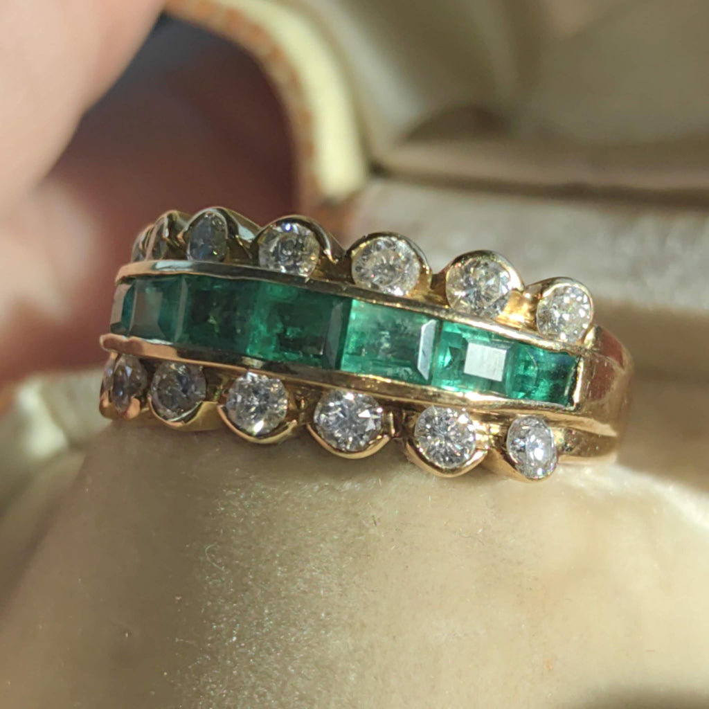 18k Solid Yellow Gold Natural Green Emerald Diamond 1980s Vintage Statement Band Elegant Ring Gift for Her