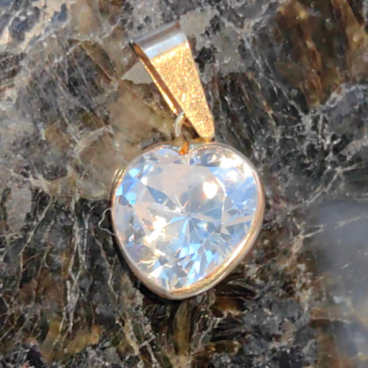 18k Solid Yellow Champagne Gold Heart Shaped Necklace Pendant Cubic Zirconia Crystal Bracelet Love Charm Elegant Gift for Her Vintage
